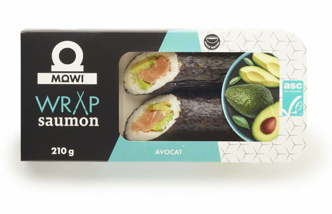 Mowi Wrap saumon avocat : deux rouleaux de maki avec saumon et avocat, dans un emballage.
